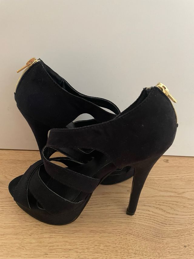 Zapatos de tacón negros