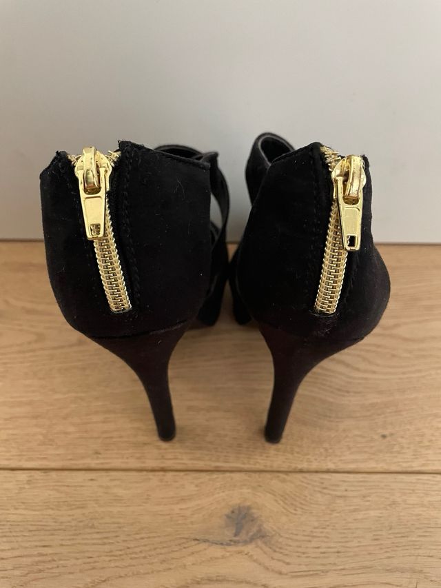 Zapatos de tacón negros