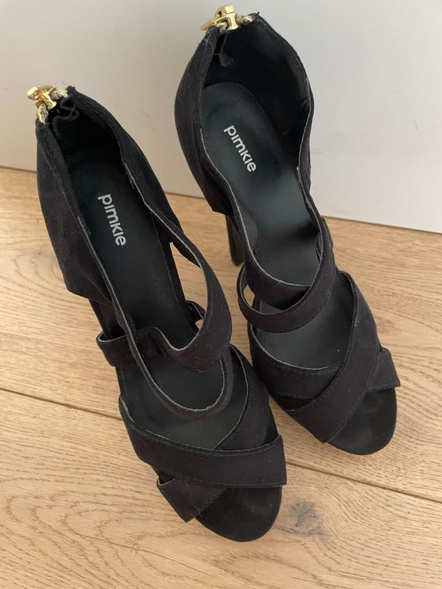 Zapatos de tacón negros