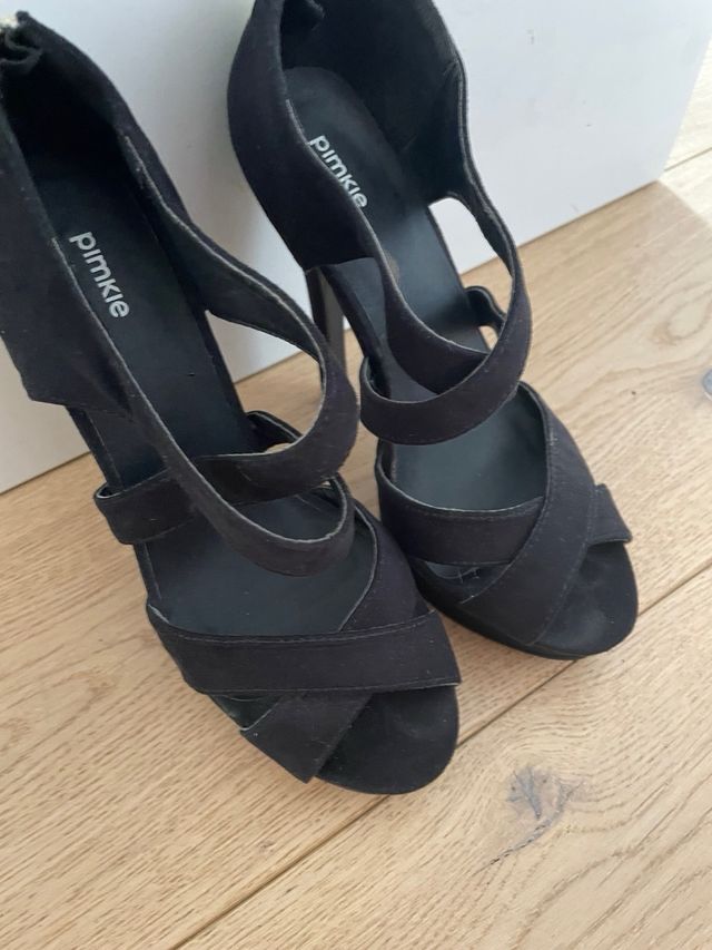 Zapatos de tacón negros