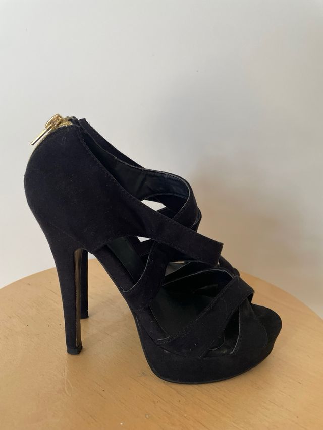 Zapatos de tacón negros