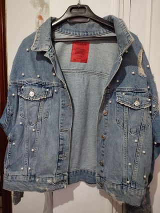 Chaqueta vaquera con perlitas Pull&Bear