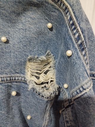 Chaqueta vaquera con perlitas Pull&Bear