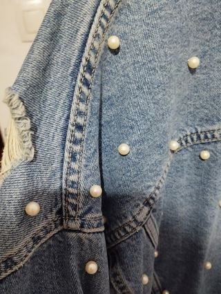 Chaqueta vaquera con perlitas Pull&Bear