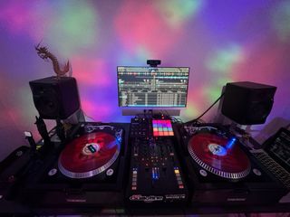 Platos mesa monitores cajas soportes y mas Dj.