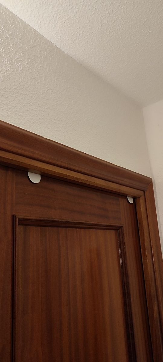 Zapatero para puerta.