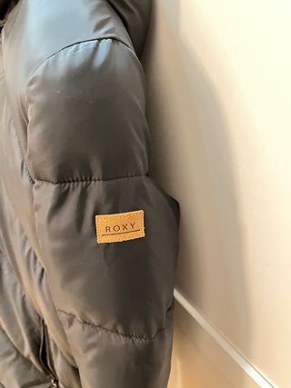 Plumífero Roxy negro talla M