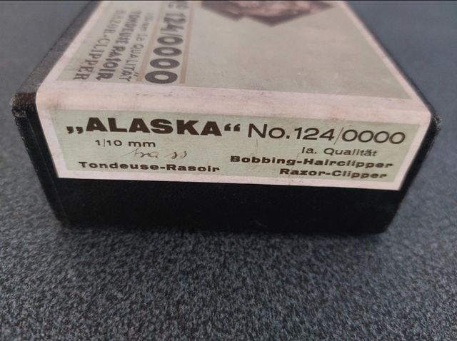 Maquina antigua de cortar pelo nueva