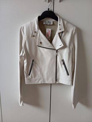 Chiodo bianco in simil pelle