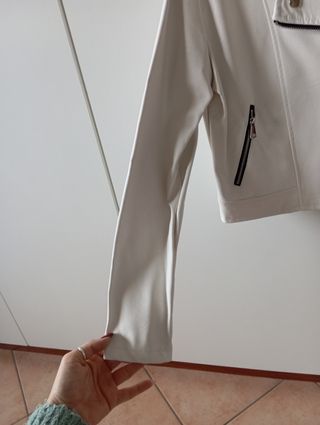 Chiodo bianco in simil pelle