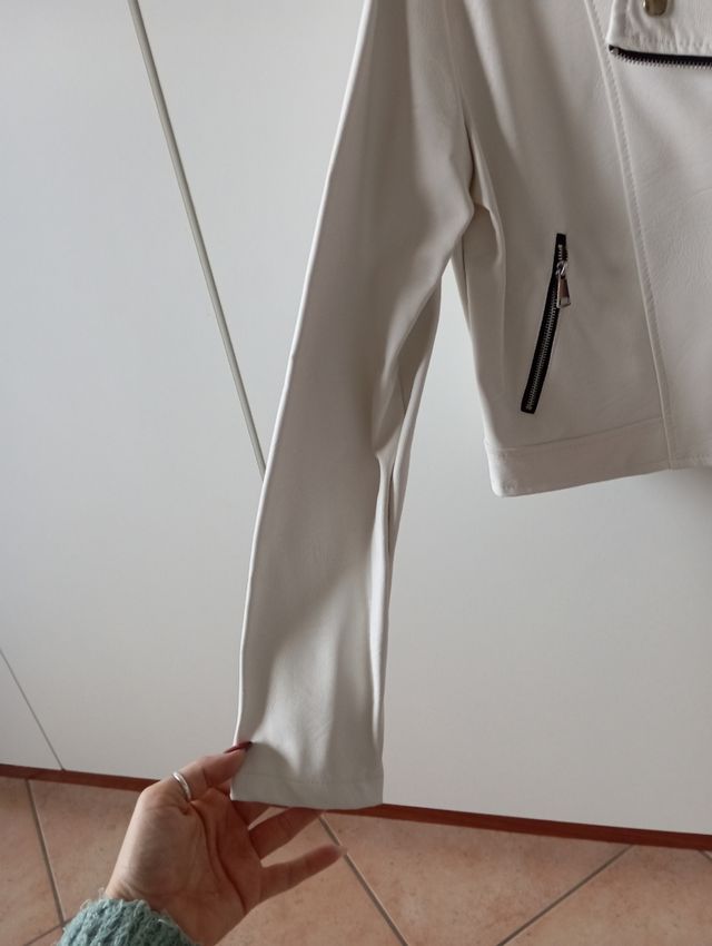 Chiodo bianco in simil pelle