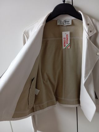 Chiodo bianco in simil pelle