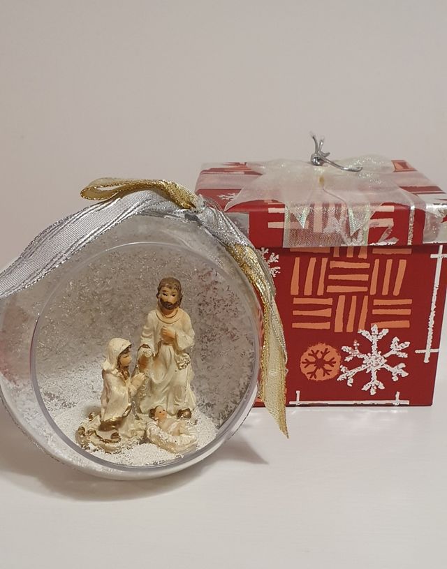 Pallina di Natale con Natività + scatola