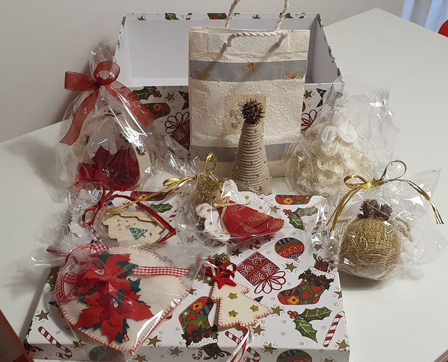 Addobbi Natale vari + scatola in cartone