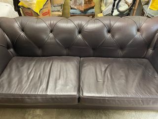 Divano tipo chesterfield vera pelle  Valdichienti