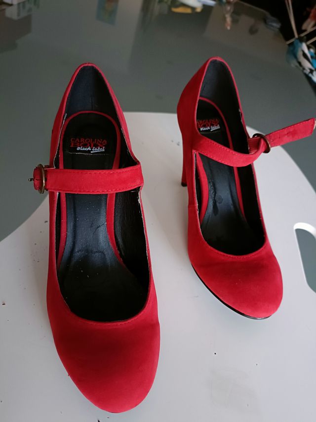 ZAPATOS DE TACÓN ROJO