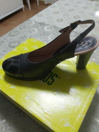 Zapatos pitillos gris piel.....