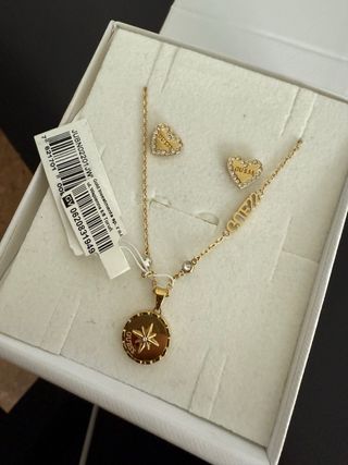 Conjunto de accesorios Guess