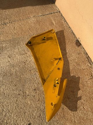 Tapa lateral Aprilia tuono V4