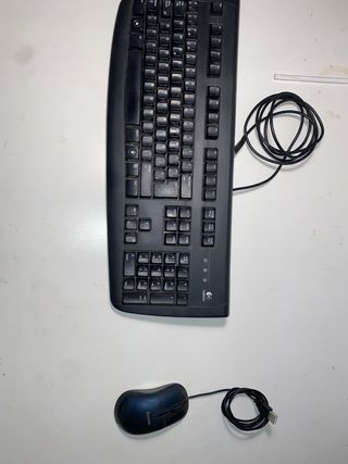 Ordenador ASUS + teclado y ratón