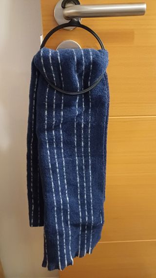 Bufanda de hombre color azul navy marino. Rayas