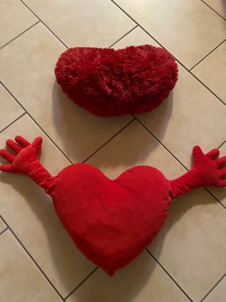 Set 2 cuscini a cuore rossi