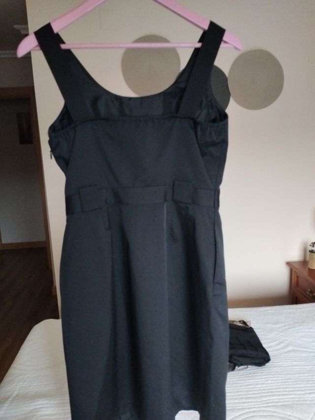 Vestido negro de raso
