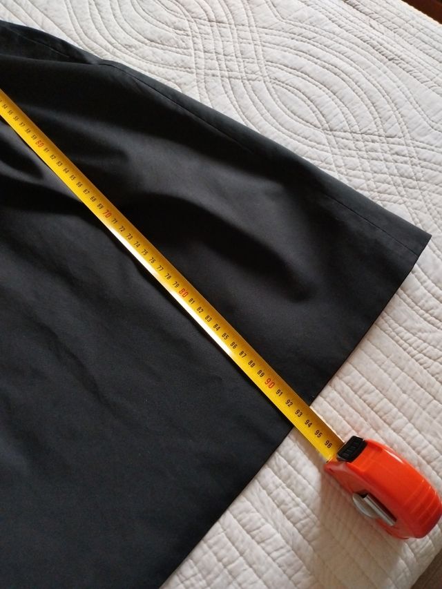 Vestido negro de raso