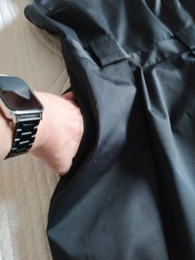 Vestido negro de raso