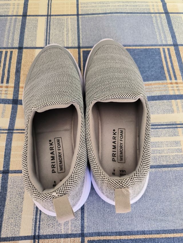 Zapatillas grises