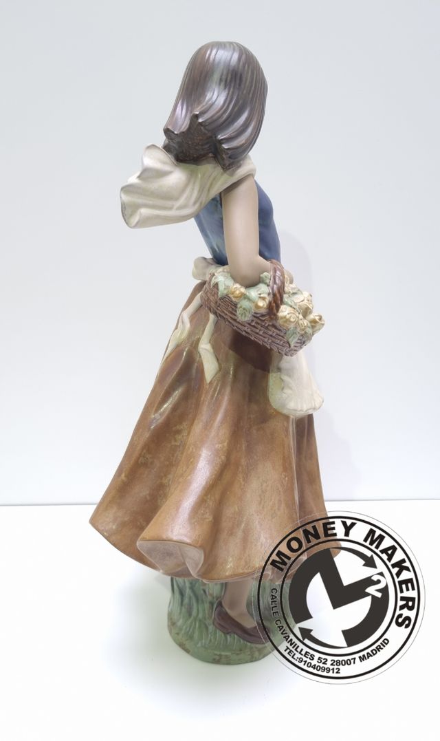 Figura de Porcelana NAO ..