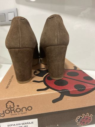 Zapatos tacon.  yokono