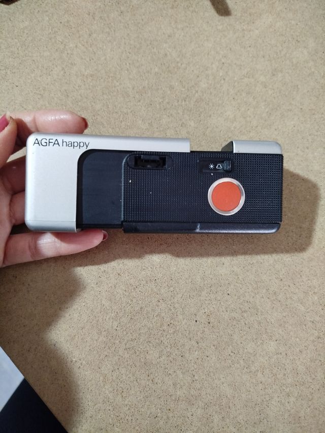 Vecchia macchina fotografica Agfa felice