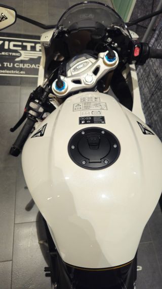 TRIUMPH SPEED TRIPLE 1200 RR