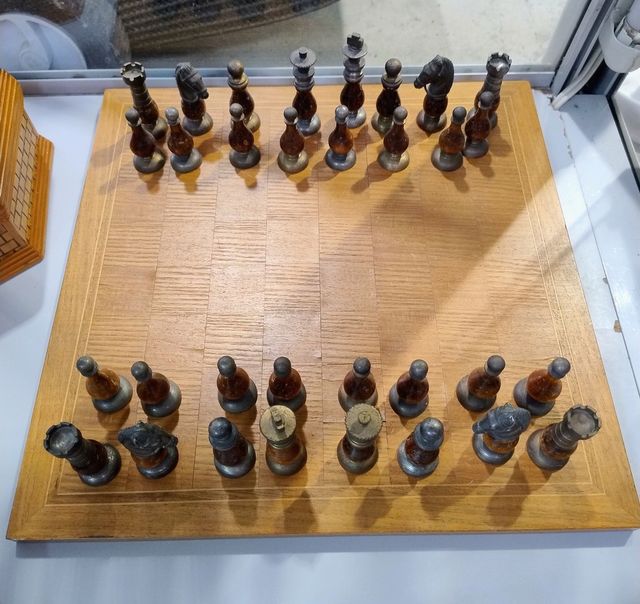 SCACCHIERA CON PEDINE COMPLETA