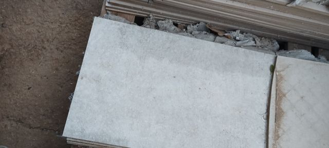 Azulejos de 90 X 35 aproximadamente 15  el metro