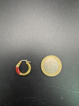 011 04 0145 PAR DE ARGOLLAS LACADO ROJO ORO 18K