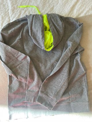 Sudadera capucha y cremallera
