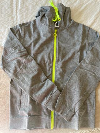 Sudadera capucha y cremallera
