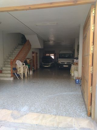 Casa grande con dos viviendas más el bajo cochera