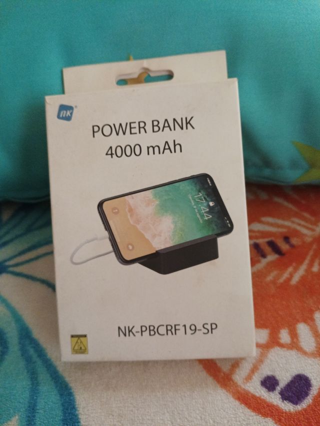 Cargador móvil con soporte Power Bank.