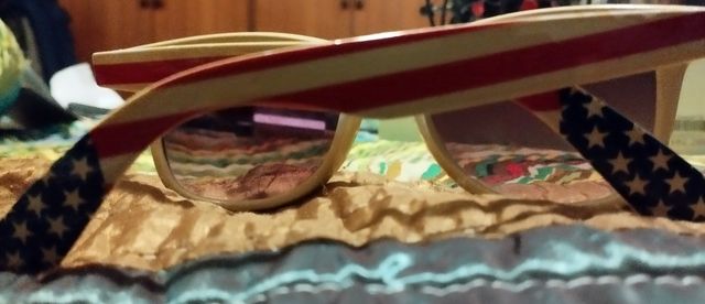 Occhiali da sole U.S.A. da convention.