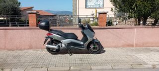 Vendo moto Yamaha Xmax 250cc del año 2011.