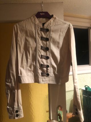 Chaqueta corta beige torera