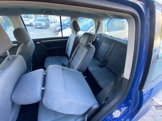 Volkswagen Touran 2007    7 plaza