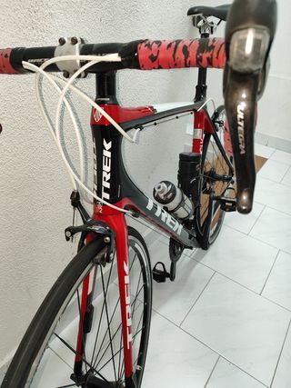 Bicicleta de carretera.  Trek Madone carbono. 