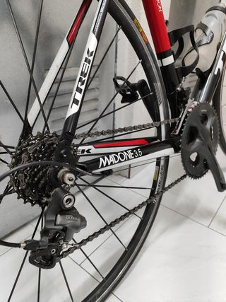 Bicicleta de carretera.  Trek Madone carbono.