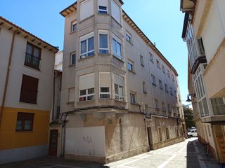 OPORTUNIDAD! Primer piso,4 dormitorios, 2 baños,