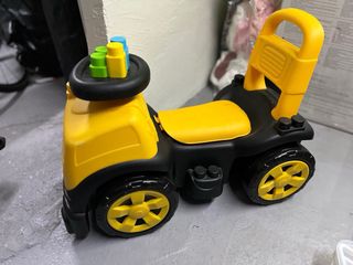 Corre pasillos. Marca molto