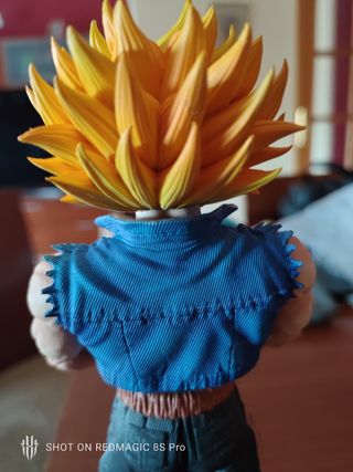 Figura Trunks con espada